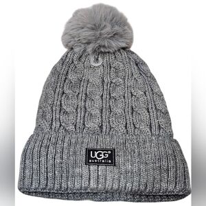 UGG Austraila Women's Cable Knit Pom Pom Grey Beanie, New Without Tags